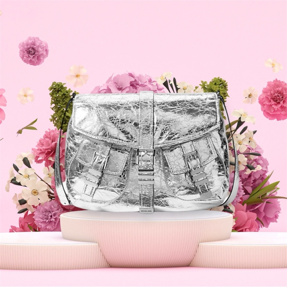 Micheal Kors Darrington Large Silver Crackled Leather
Shoulder Bag